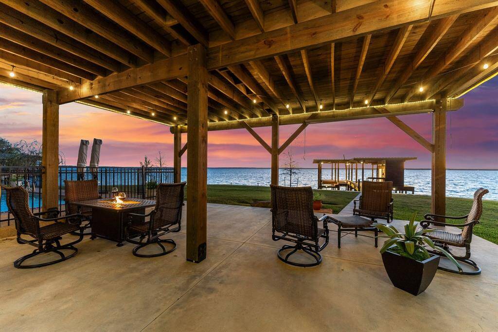You'll love this outdoor, covered patio