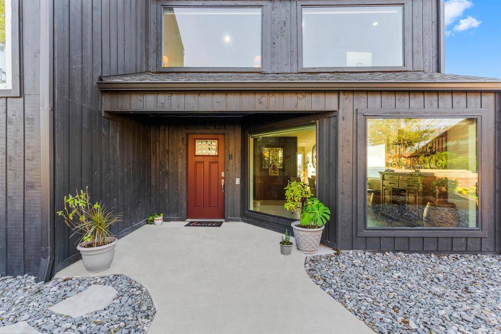 Inviting front entry