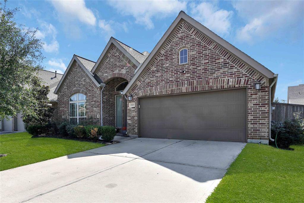 Welcome to this gorgeous 1-story Perry Home! This stunning residence features 4 spacious bedrooms and 3 beautifully appointed bathrooms. Meticulously maintained and in like-new condition, it’s perfect for those seeking comfort and style