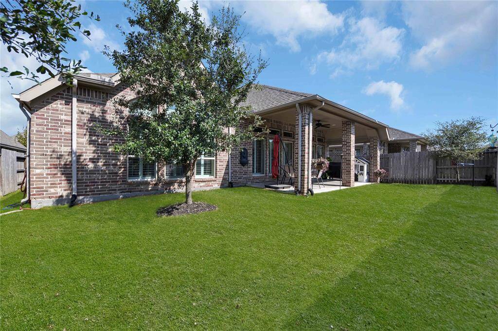 The spacious outdoor area provides a secure environment for family activities, ensuring that everyone can enjoy the fresh air and sunshine without worry. Whether it’s games, gardening, or simply relaxing outdoors, this backyard offers a perfect blend of safety and enjoyment for all.