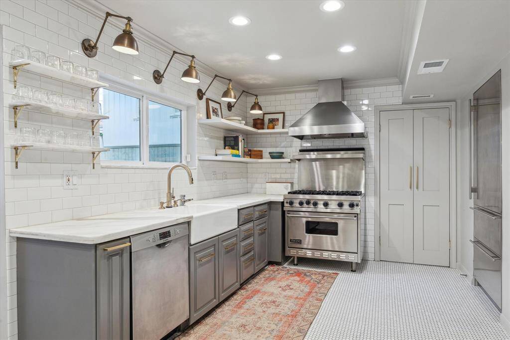 Another view of the kitchen