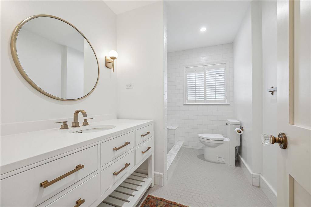 Upstairs full bath for secondary bedroom