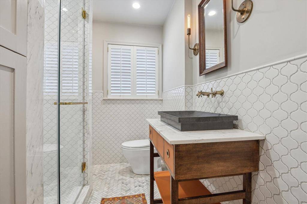 First floor full bath