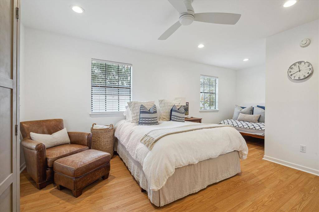 Full garage apartment with tons of space! Full kitchen and full bath