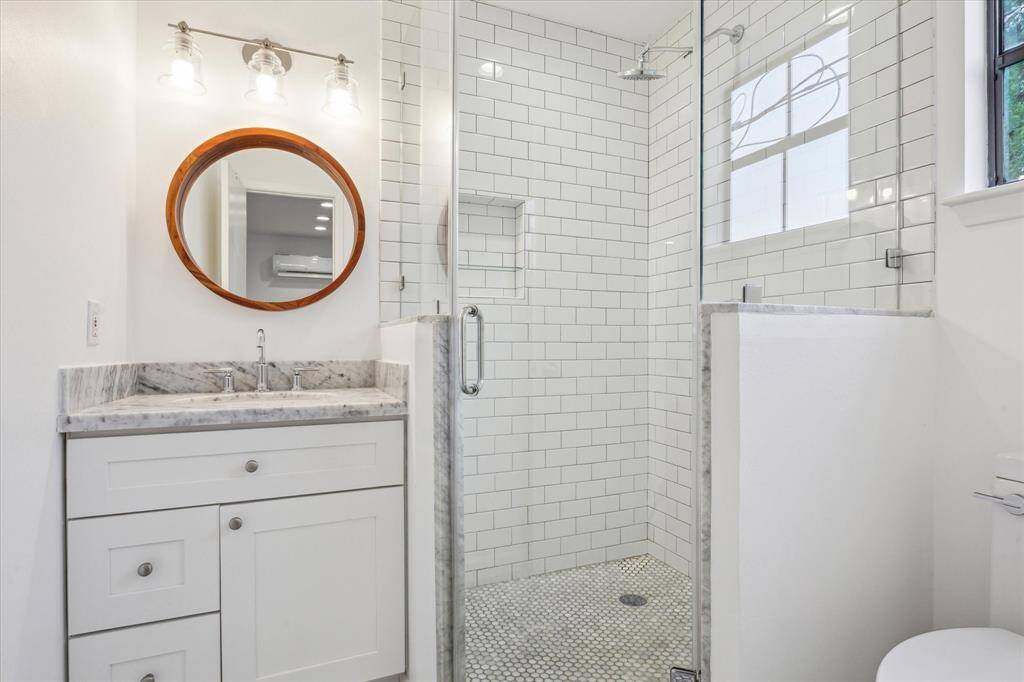 Garage apartment bath