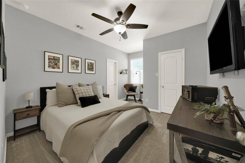 Secondary bedroom