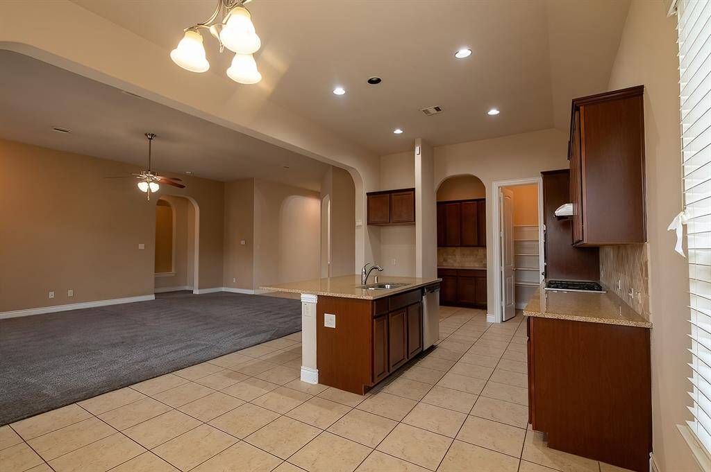 26059 N Kings Mill Kitchen viewing the family room