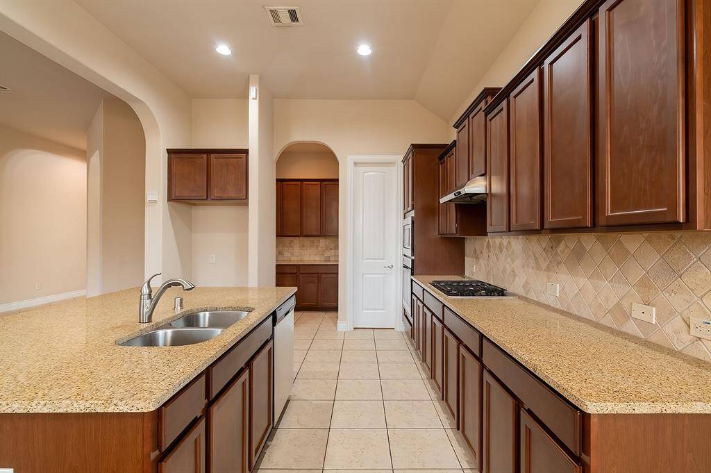 26059 N Kings Mill kitchen, breakfast room and family room