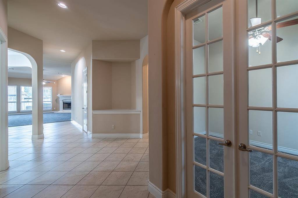 26059 N Kings Mill entry