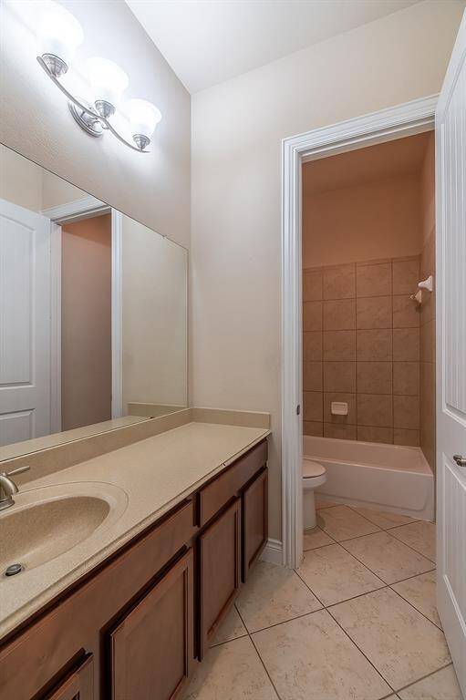 26059 N Kings Mill secondary bath