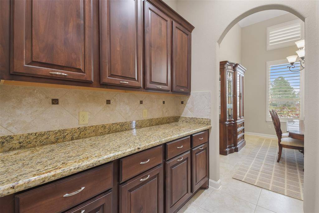 Even more entertaining space in this butler pantry area