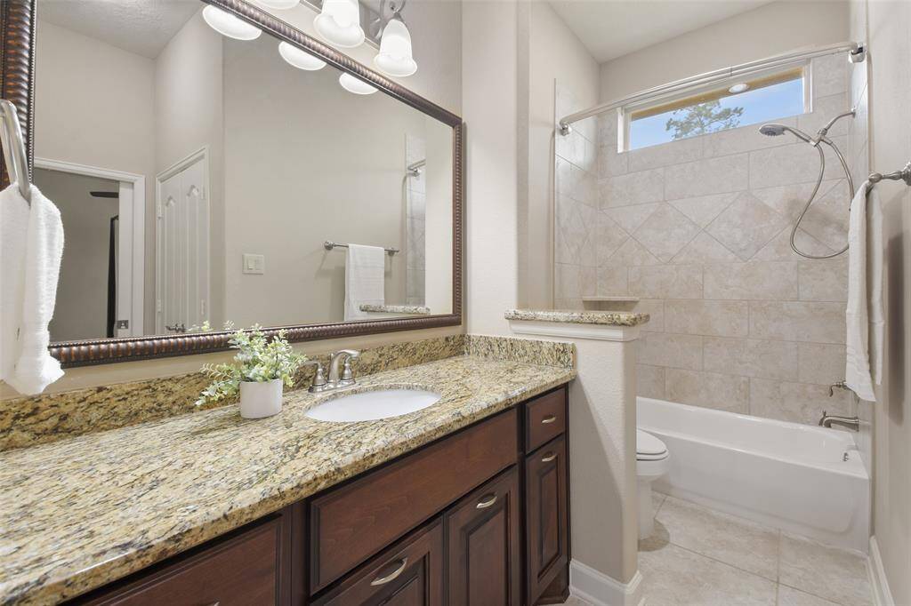 This bathroom also has access from kitchen area and can be blocked off from bedroom for guests to use
