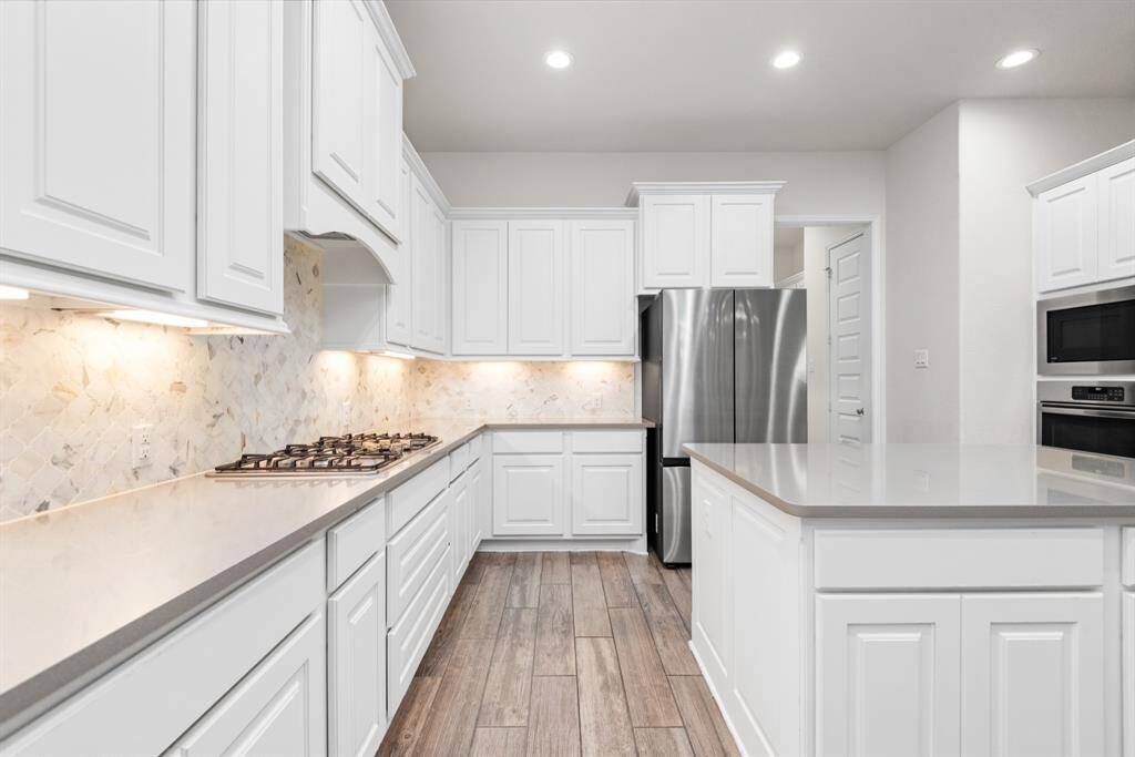 The custom back splash is gorgeous.