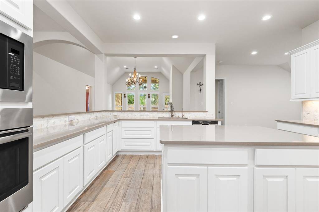 The bar height counters seats 8 and is the perfect serving area when entertaining.