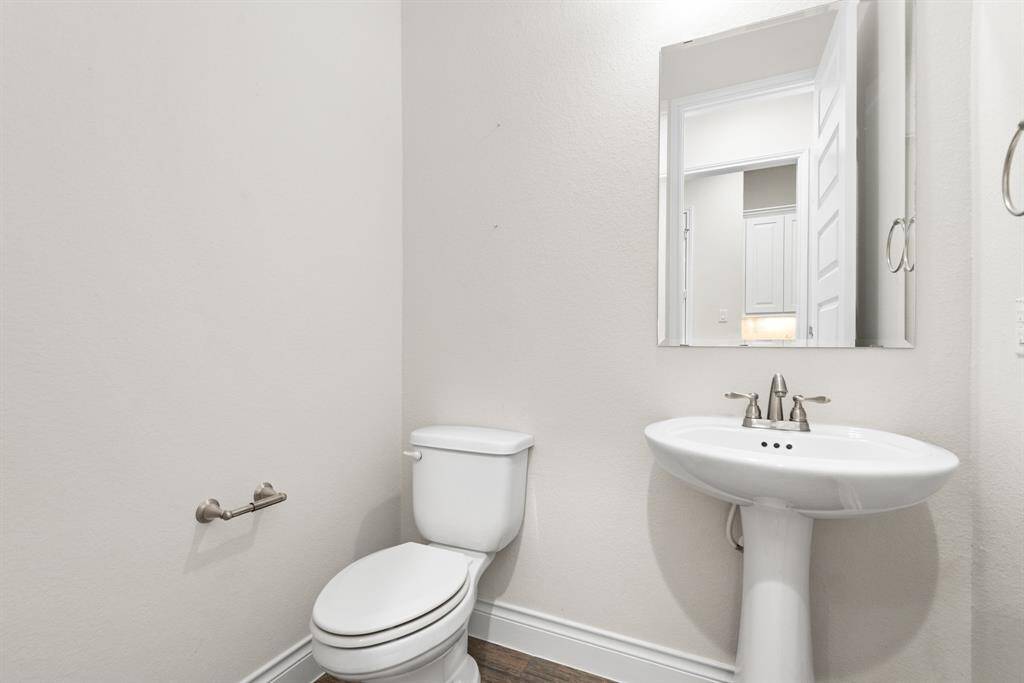 Guest bath.