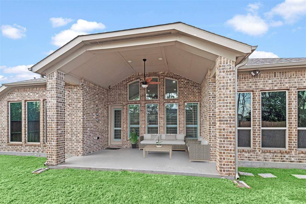Large covered patio.
