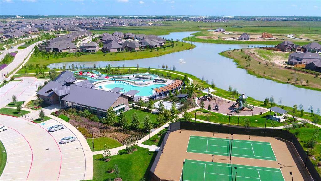 More than an amenity center, The Shed is your one-stop shop for fun and entertainment. There’s no better way to get to know your neighbors: This is where clubs, hangouts and lifelong friendships find their start. Plenty of lounge seating and gathering spots make our state-of-the-art facility one of the most frequented places in the community.
