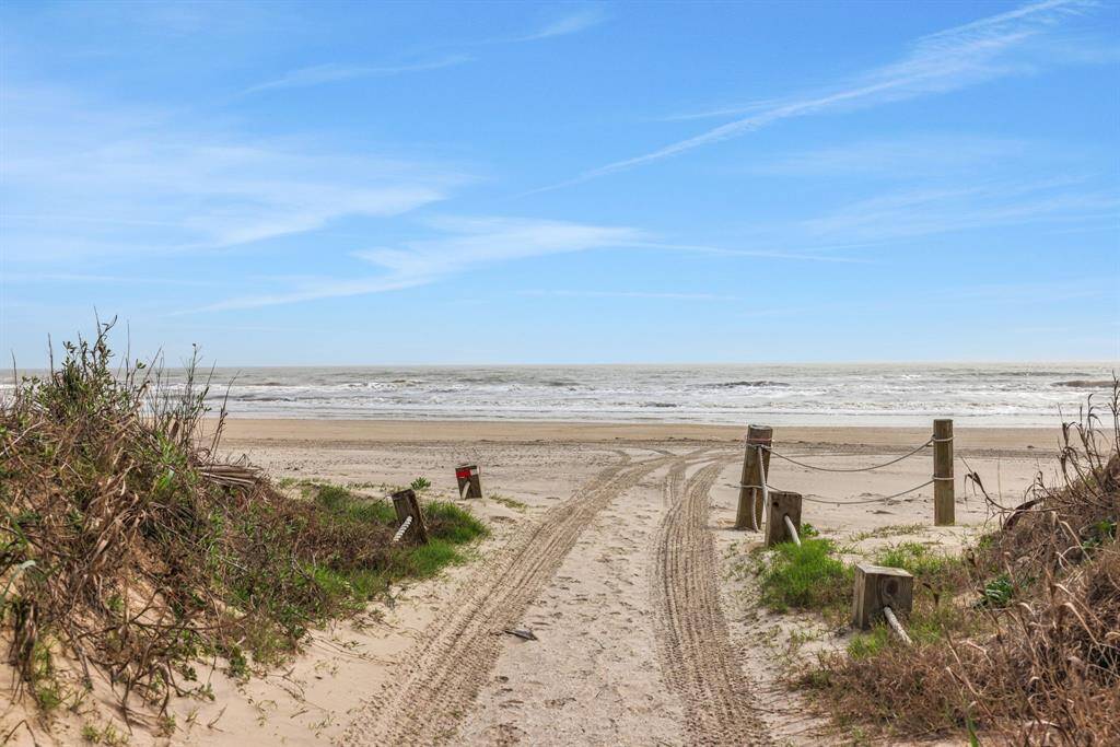 You’re just a short walk or golf cart ride up Cobbs Cove to the beach