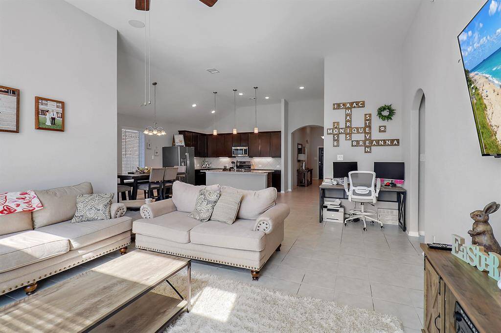 Spacious living room