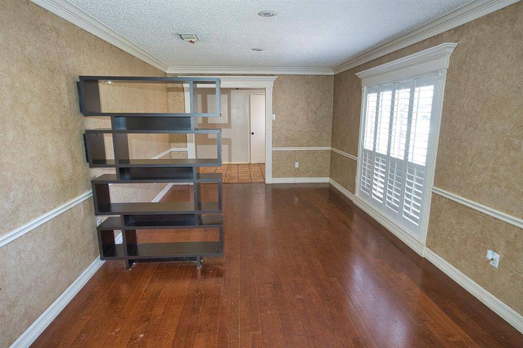 SPLIT FORMAL LIVING ROOM AND DINING