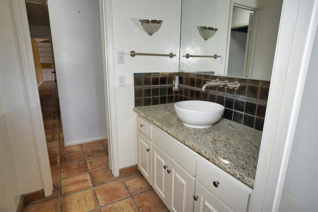MAIN FULL BATH