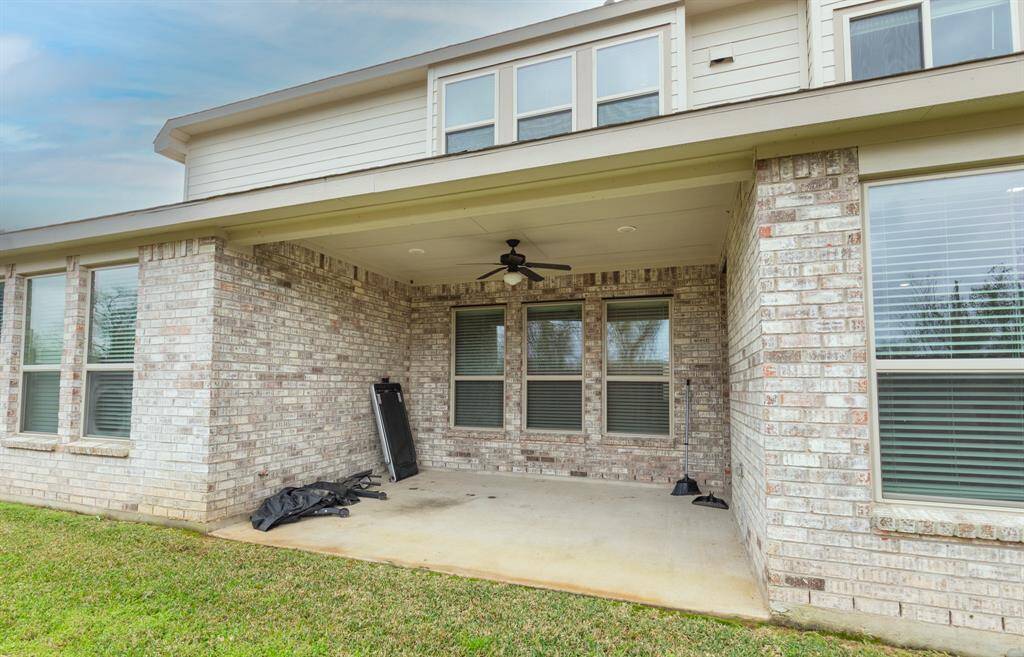 covered patio area with a ceiling fan