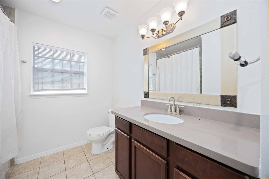 Quartz counters in the bathroom
