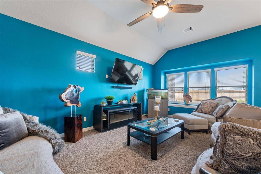 Hugh family room with 3 large windows allow a lot of natural light.