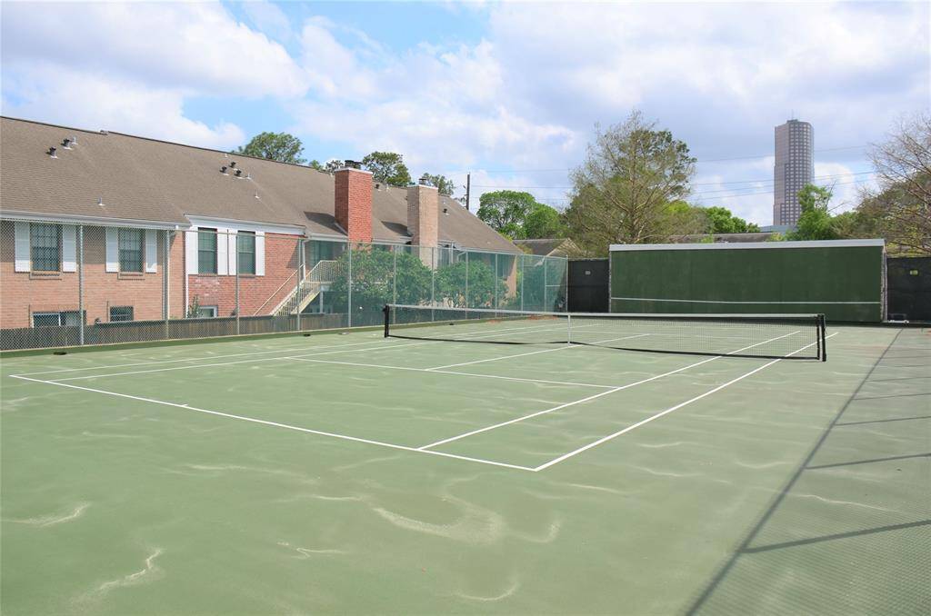 Community tennis court