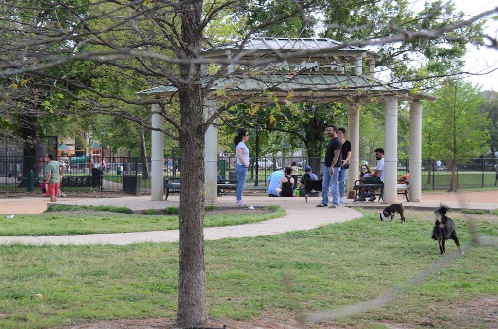 Dog park within easy walking distance