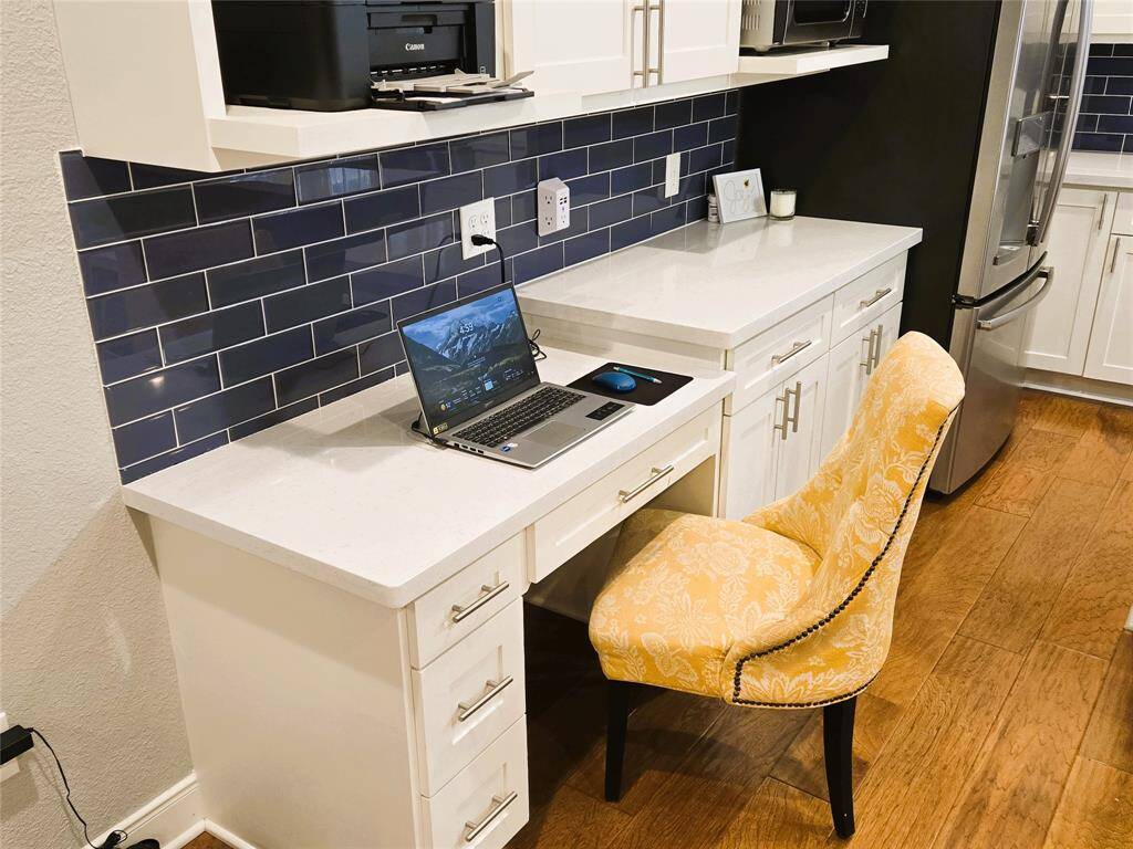 Desk is great for browsing or working from home