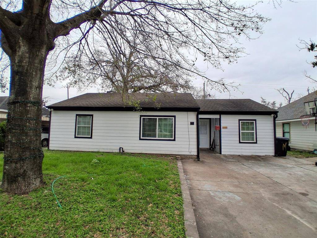 Front view / New hardy siding / New windows