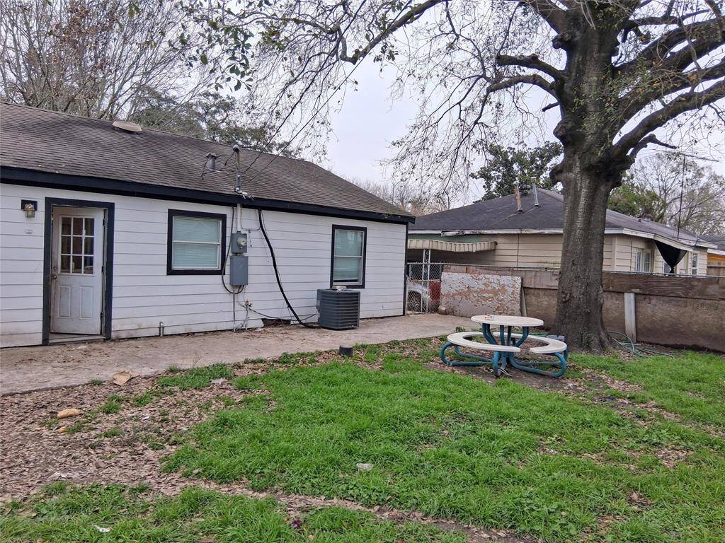 Good size back yard, New A/C and Heat