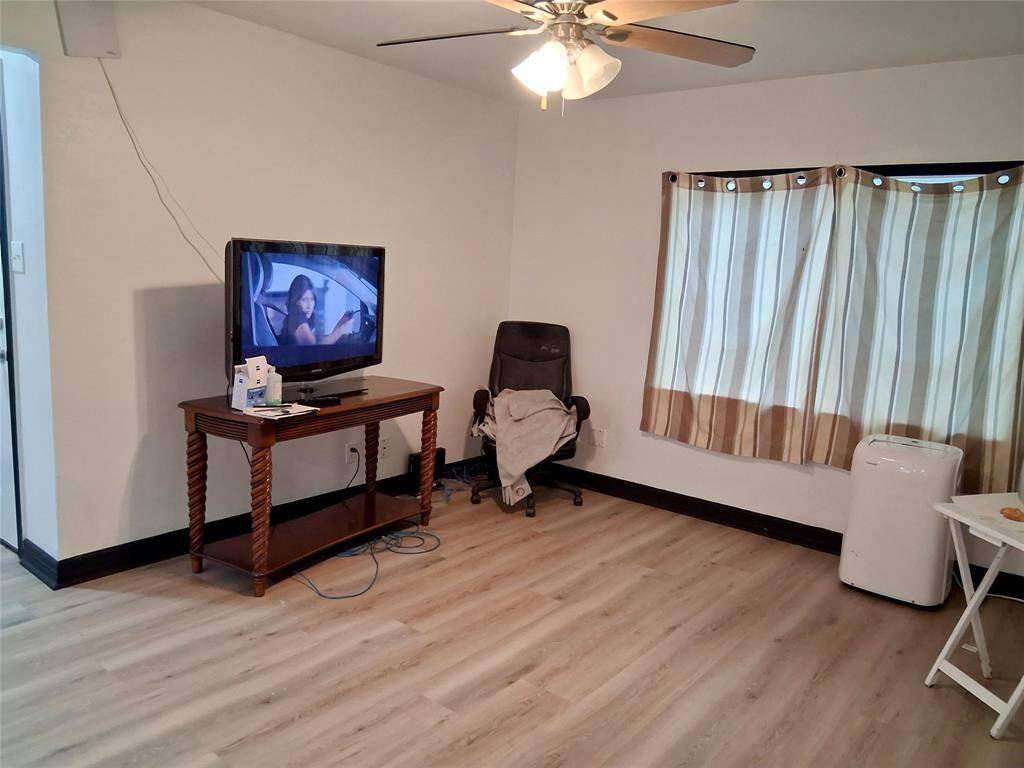 Livingroom area / New floors / Fresh paint