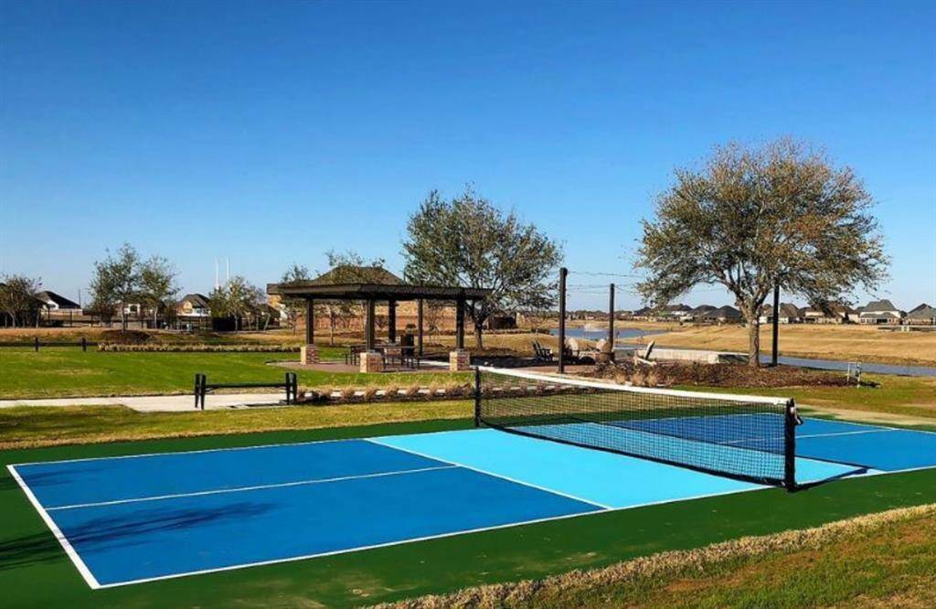 Pickle / tennis courts and Gazebos