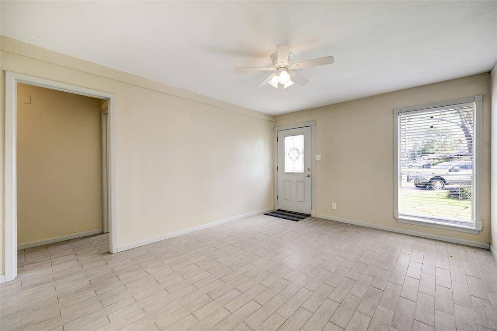Natural light in the spacious , open living room