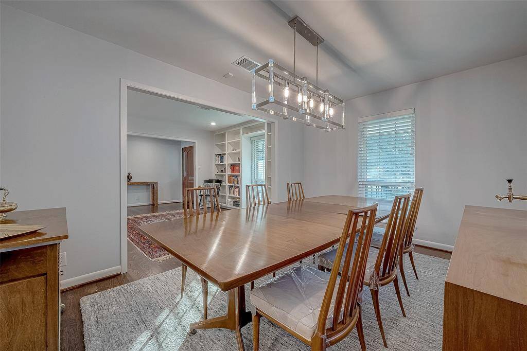 Dining room.