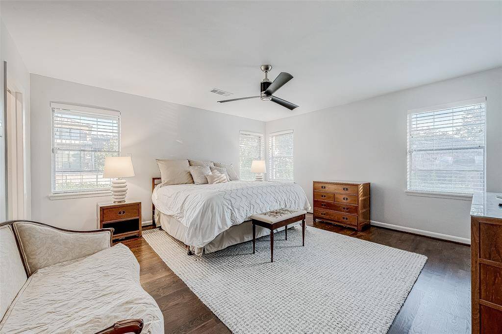 Another view - there are four windows with nice white blinds.
