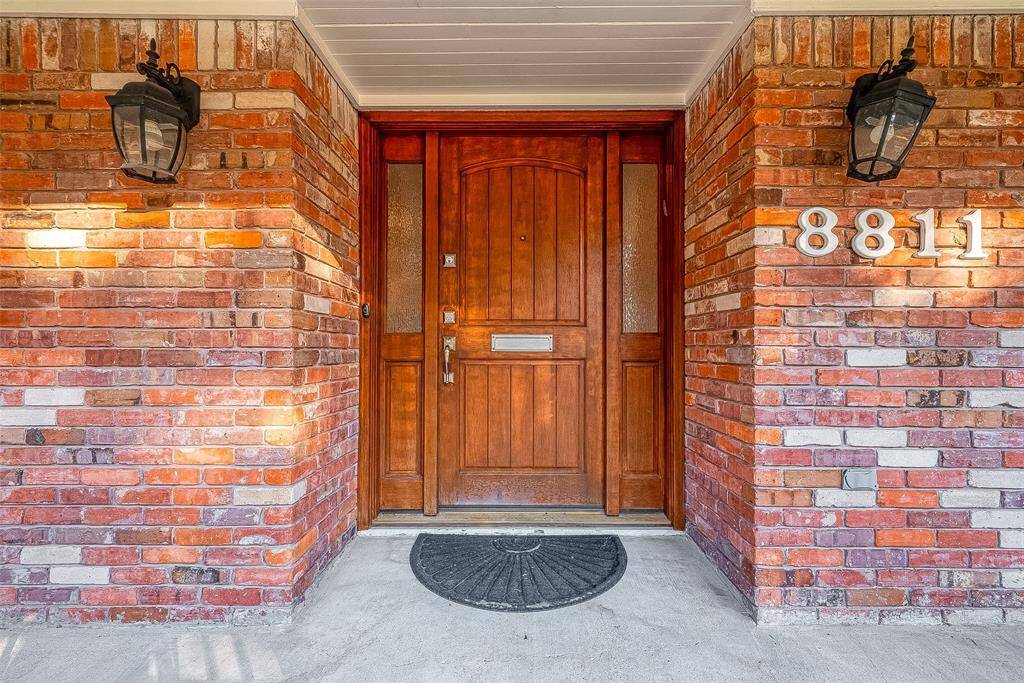 Beautiful wood door with side glass panels welcomes you. Convenient mail slot.