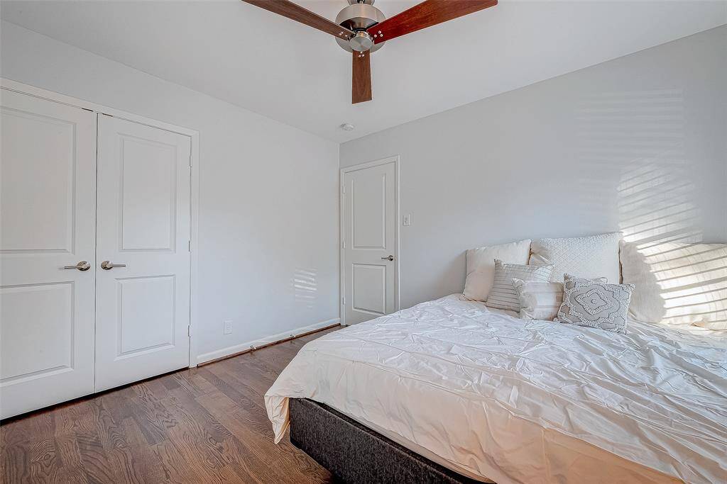 Opposite view showing closet doors and door leading to the hall.