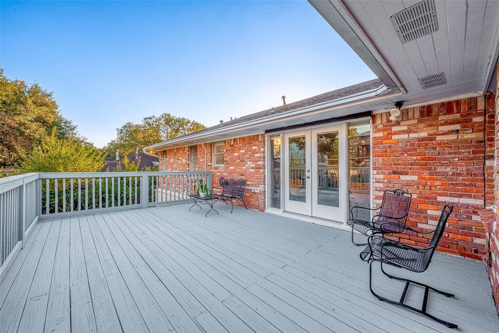 Look at this deck~what an amazing place to relax.