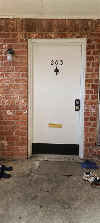 Welcome to 9201 Clarewood Apt 203!