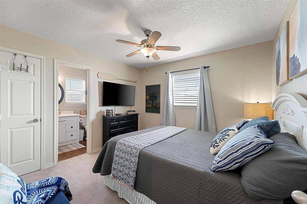 Junior suite with private bathroom.