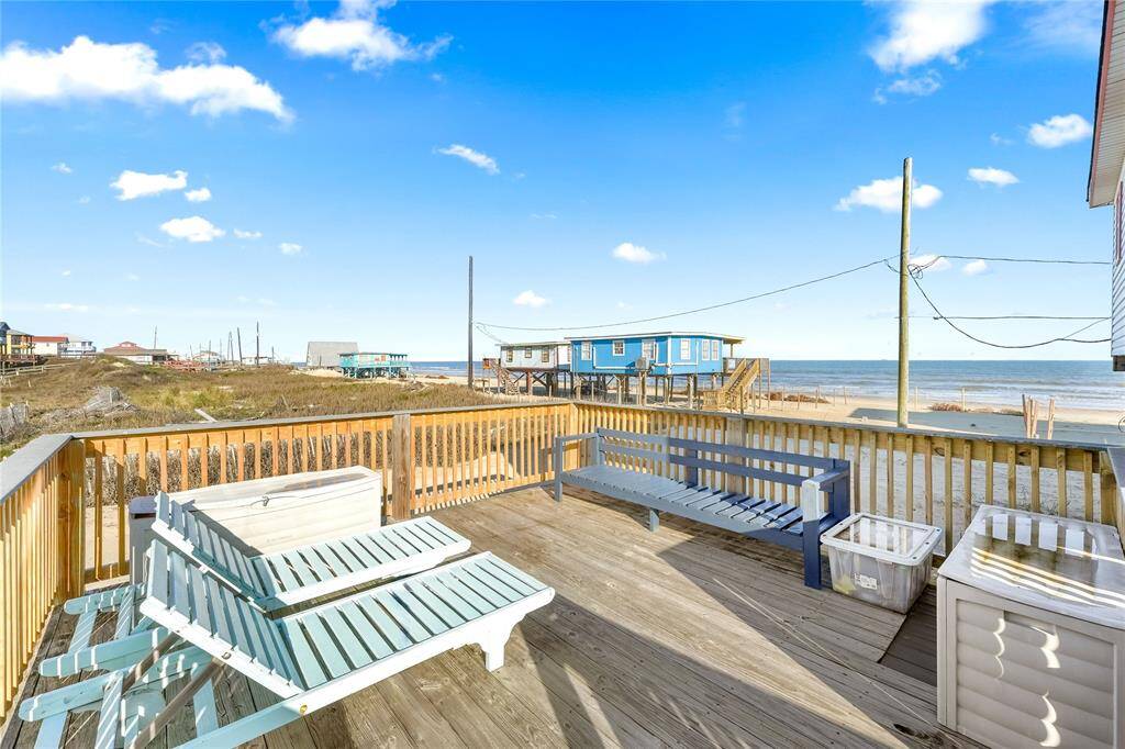 Large mid-level deck space with great water views!