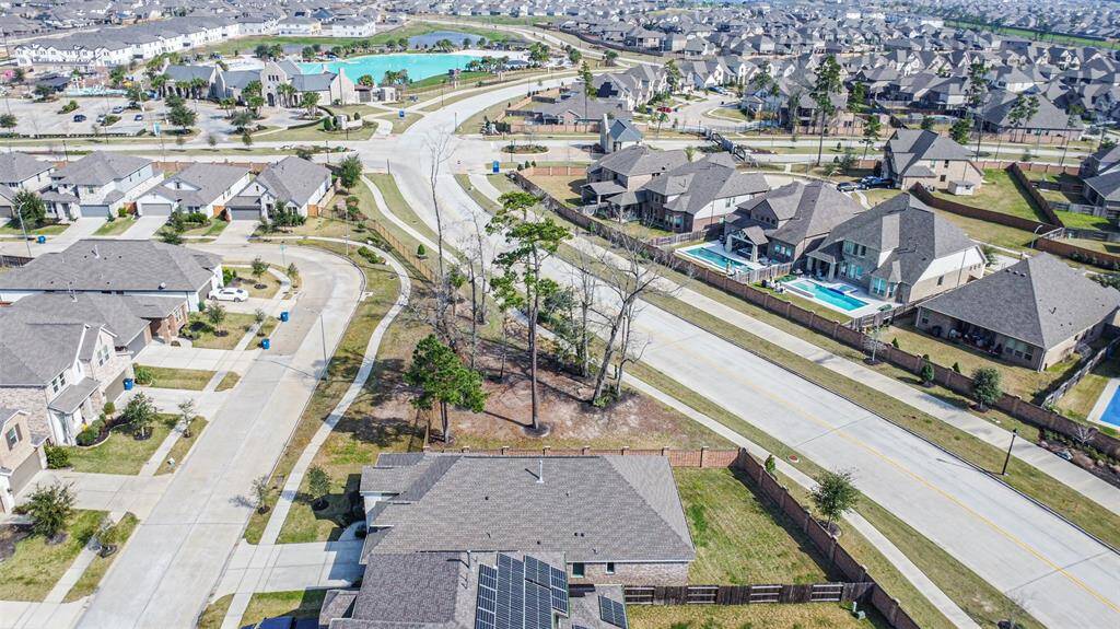Walking distance to neighborhood amenities.