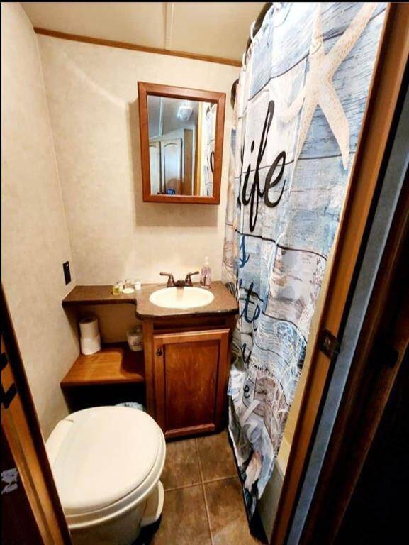 Full bathroom with tub/shower combo