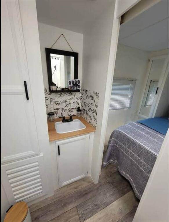 Full bathroom with tub/shower combo