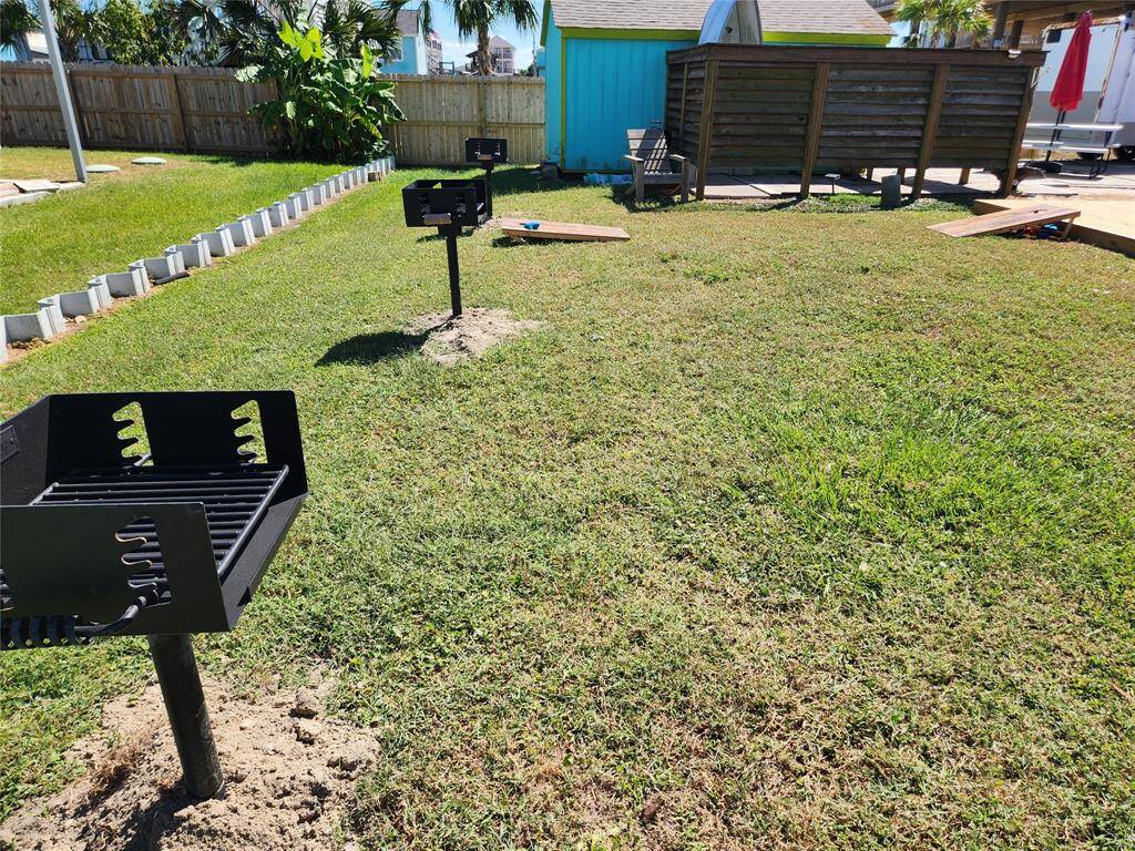Large side yard with 3 built in charcoal grills