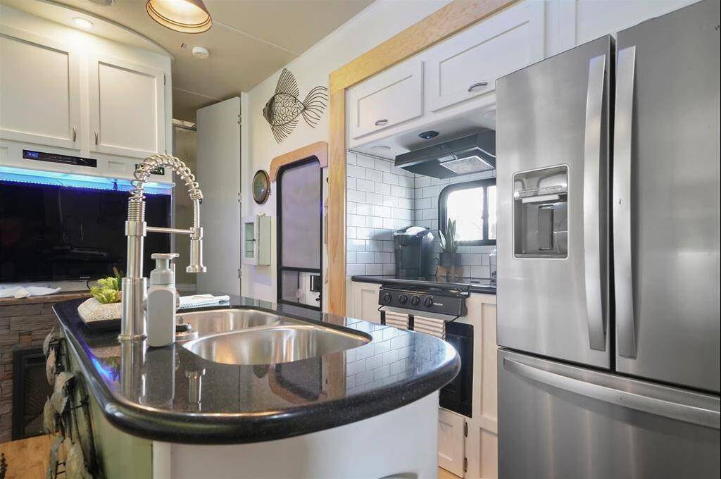 Full size fridge, stainless steel sink & pull down faucet