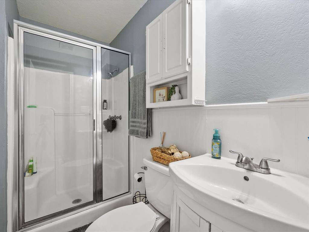 2nd bathroom